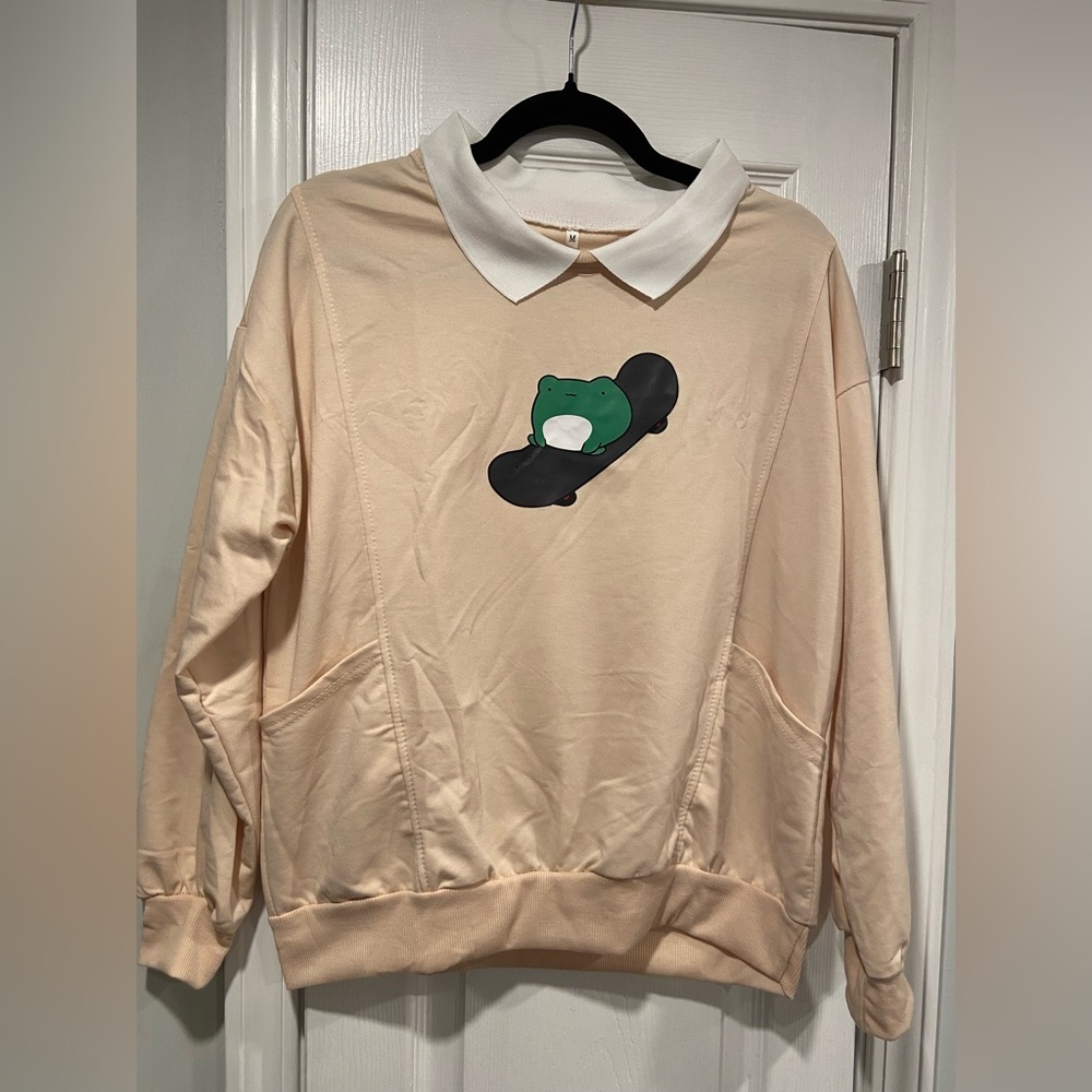 NWOT Frog Skateboard Graphic Size M Sweatshirt Cream White Collared Pullover